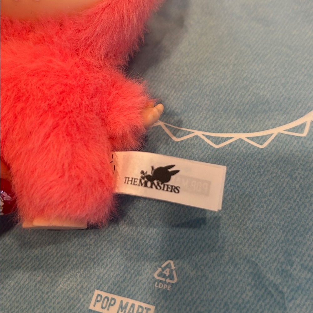 Labubu pink pinch for love - Picture 4 of 7
